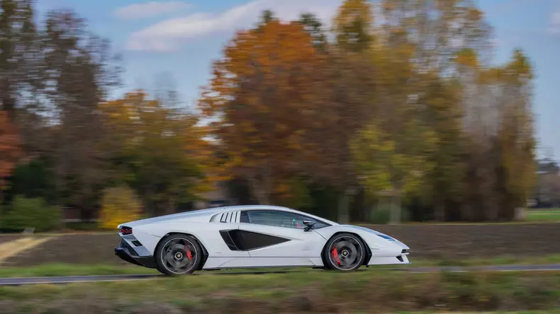 lamborghini countach lp 800 4 8