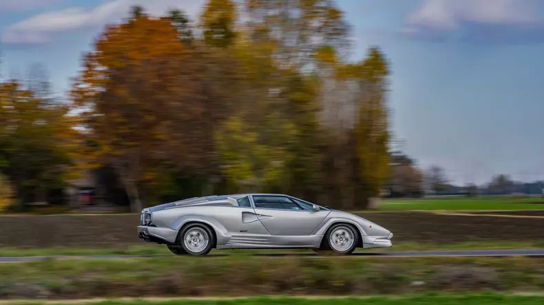 lamborghini countach lp 800 4 9