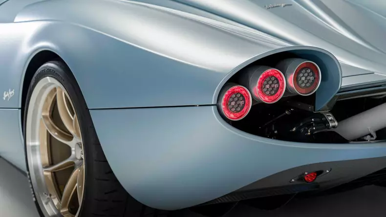 pagani huayra codalunga 8