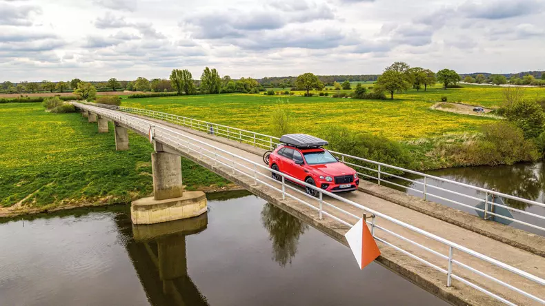 202204Bentley_Bentayga_Dachzelt0974