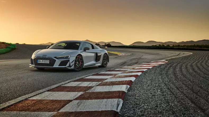 Audi R8 V10 GT RWD 1