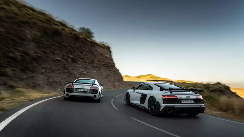 Audi R8 V10 GT RWD 12