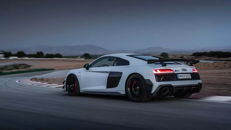Audi R8 V10 GT RWD 13