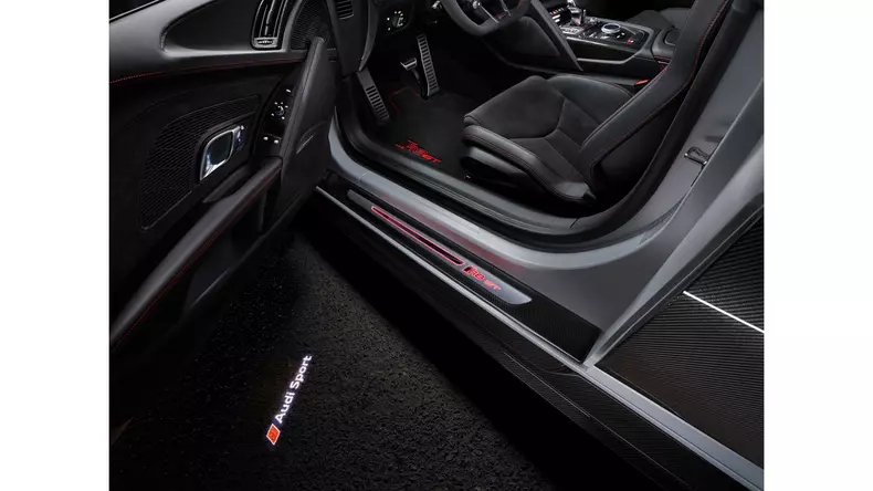 Audi R8 V10 GT RWD 18