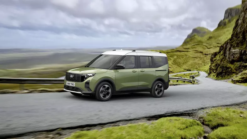 Ford E-Tourneo Courier 006