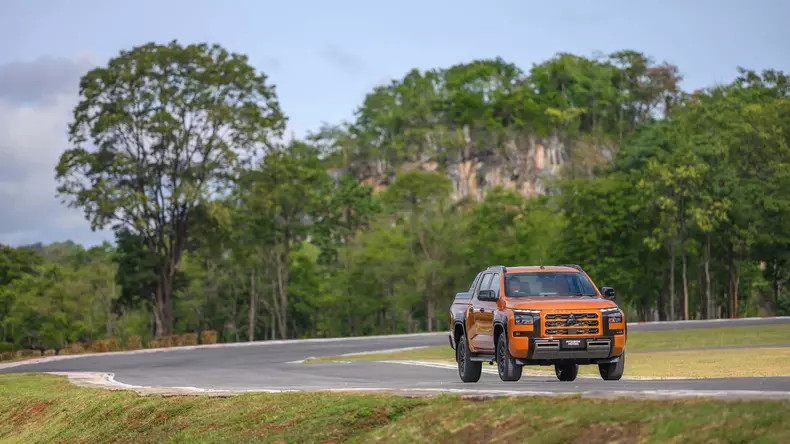 2024-mitsubishi-triton-l200 (48)