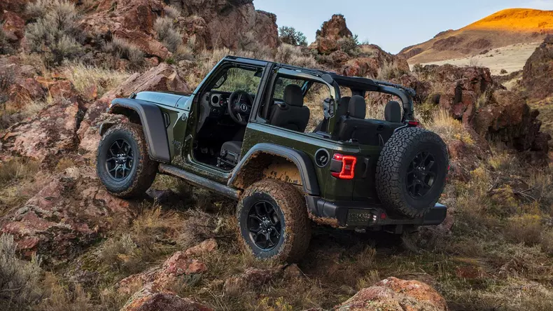 2024-jeep-wrangler 4