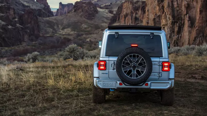 2024-jeep-wrangler 5