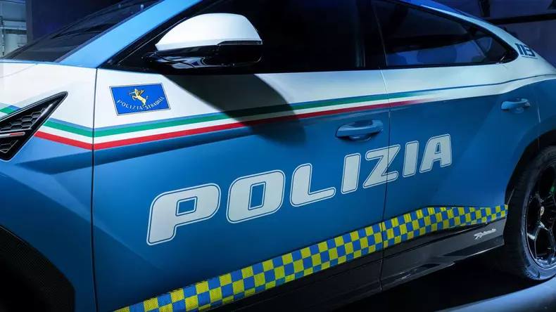 lamborghini-urus masina politie 2