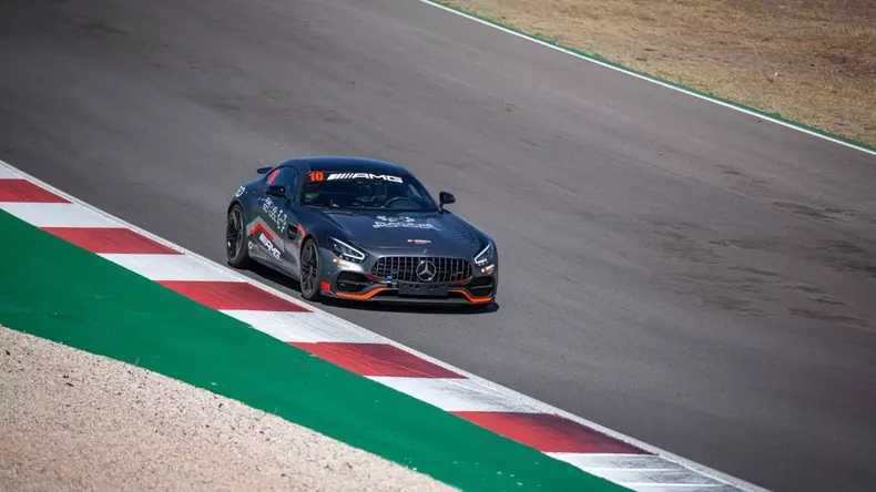 AUTO_BILD_Verificarea și reglarea unghiurilor direcției – imagine-020-COVER