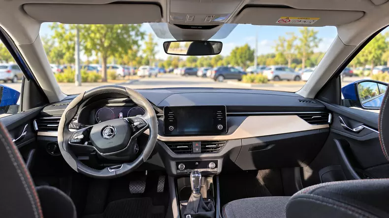 AUTO-BILD_02-galerie-interior