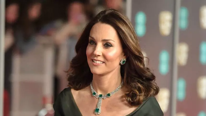 6 piese vestimentare care nu lipsesc din garderoba lui Kate Middleton