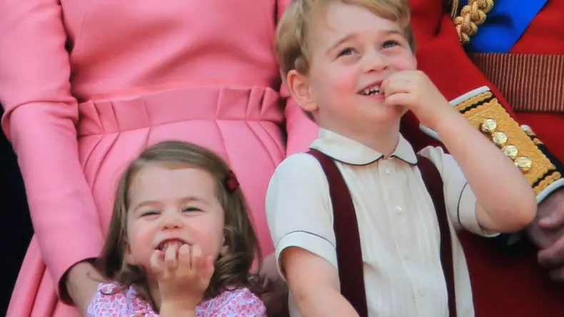 Cum au fost surprinși prințesa Charlotte și prințul George de paparazzi