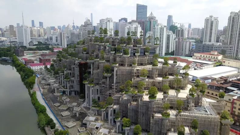 Hanging gardens take shape in Shanghai