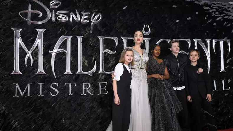 Angelina Jolie, Yahara, Vivienne, Shiloh şi Knox