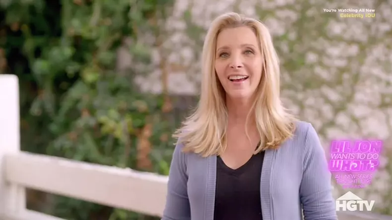 Lisa Kudrow sings Smelly Cat with Drew Scott on Celebrity IOU