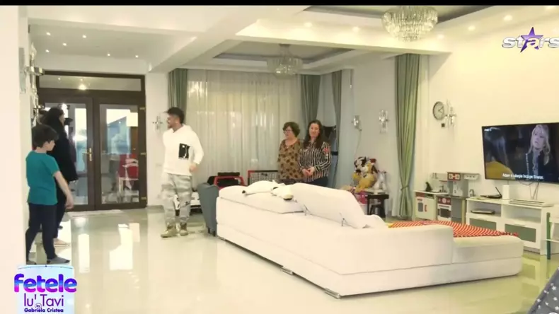 casa-gabrielei-cristea-si-a-lui-tavi-clonda-1