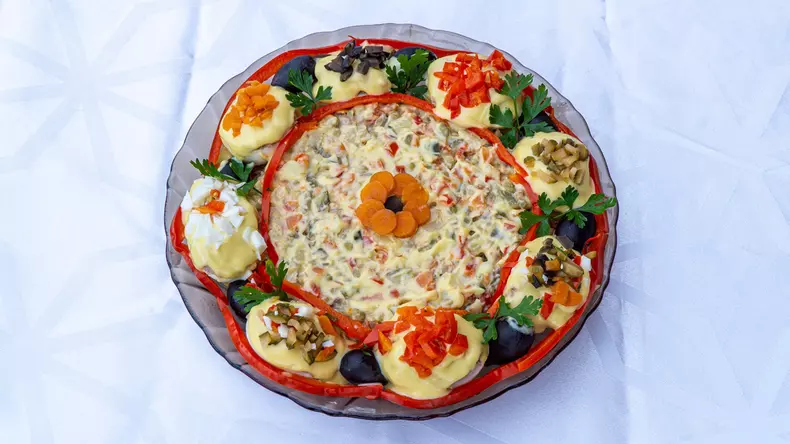 Romanian,Boeuf,Salad,,Traditional,Romanian,Food,,Served,On,New,Year's