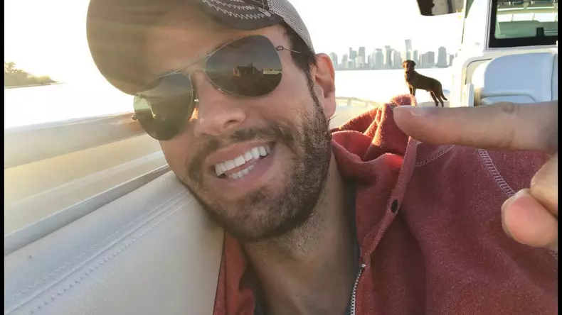 Enrique Iglesias şi Anna Kournikova au postat primele imagini cu gemenii