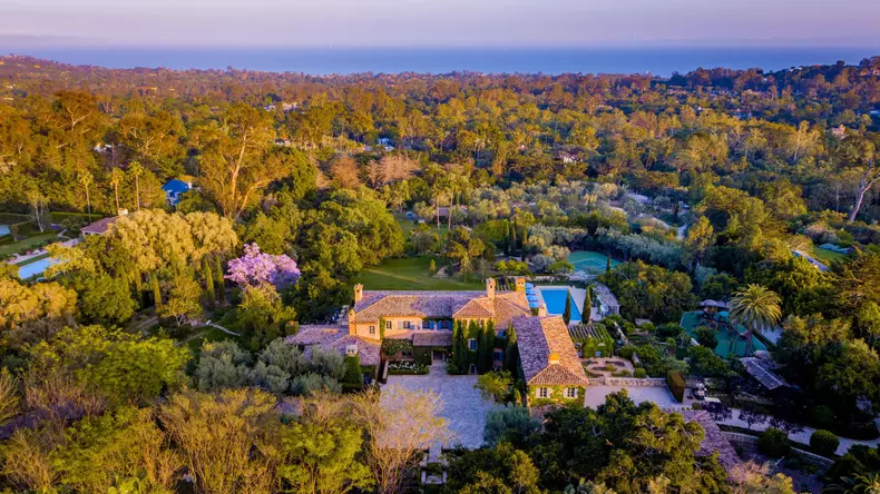 Le prince Harry, duc de Sussex et sa femme Meghan Markle, duchesse de Sussex ont acheté une propriété pour 14,65 millions de dollars à Montecito en Californie