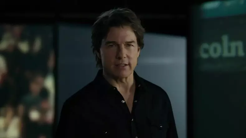 Tom Cruise pumps up Super Bowl crowd in pre-game ad