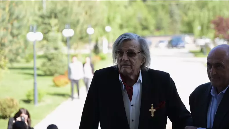 Florin Piersic, întâmpinat cu pâine și sare la Mănăstirea Putna  (8)