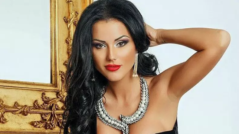 daniela crudu inainte de operatiile estetice