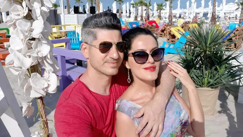 Lavinia Tatomir este căsătorită cu medicul Laurențiu Cârstea