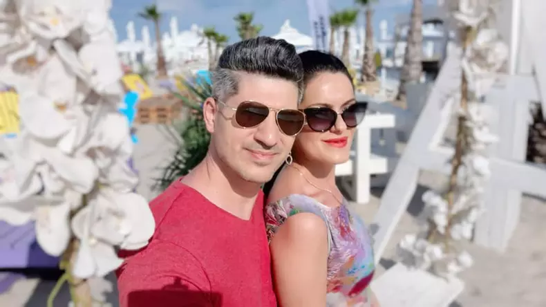 Lavinia Tatomir este căsătorită cu medicul Laurențiu Cârstea