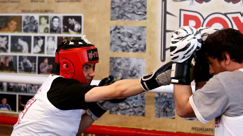 Iulian, fiul lui Sorin Bontea, este pasionat de box