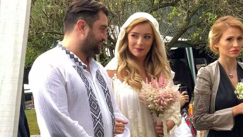 3bc2739da9731ee5be2bf1997c598912-1