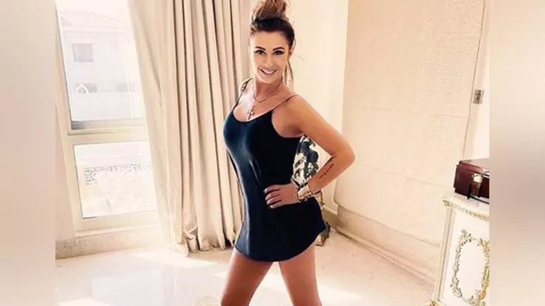 cum-s-a-imbracat-anamaria-prodan-la-petrecerea-pentru-revelion-2020-1280x720