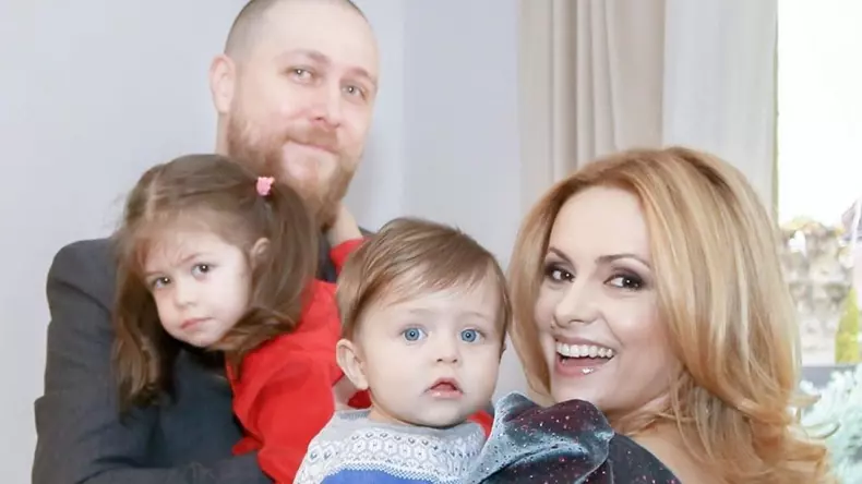 Simona-Gherghe-soțul-ei-și-copiii-lor-1-1280x720