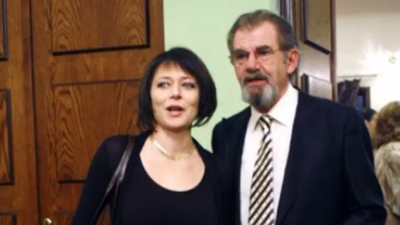 fosta-sotie-a-actorului-florin-zamfirescu-s-a-maritat-cu-dirigintele-din-liceu-povestea-de-dragoste-a-inceput-la-intalnirea-de-20-de-ani-de-la-terminarea-scolii-foto-212549