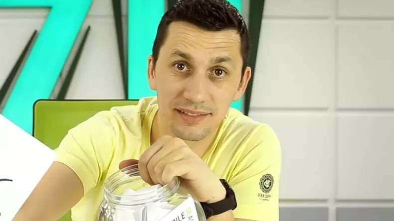 Flick-și-a-prezentat-iubita-întregii-lumi-1280x720