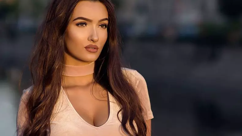 Cu-cine-a-fost-prinsă-în-tandrețuri-Viviana-Sposub-de-la-”Vorbește-lumea”.-Iubitului-ei-nu-i-va-pica-prea-bine-1-1280x720