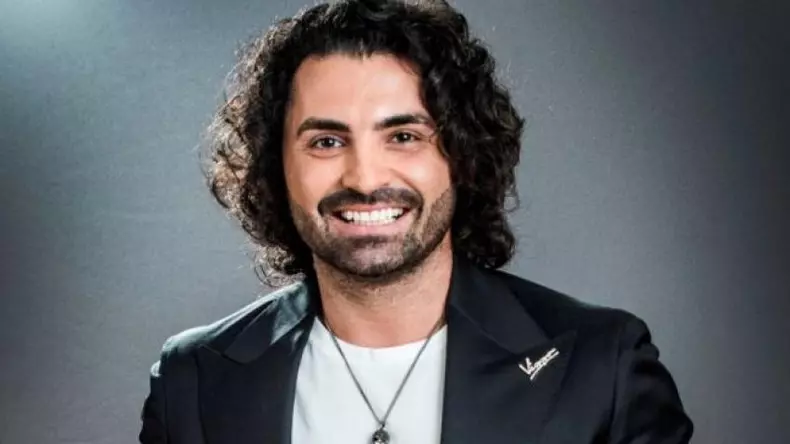 bomba-mondena-pepe-merge-cu-microbuzul-la-malll-imagini-de-senzatie-cu-celebrul-cantaret-coborand-din-vehicul-34245