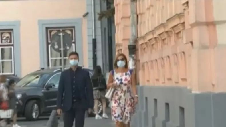 cum-a-inceput-carmen-iohannis-noul-an-scolar-prima-doamna-s-a-reintalnit-cu-elevii-sai-in-conditii-speciale-video-476970