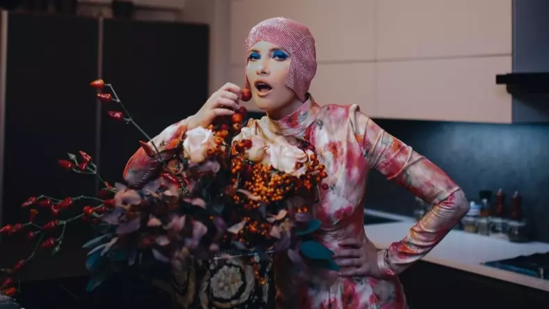 iulia-albu-nu-il-iarta-pe-lino-golden-e-mult-prea-fake-nici-adelina-pestritu-nu-a-scapat-de-critici-1280x720