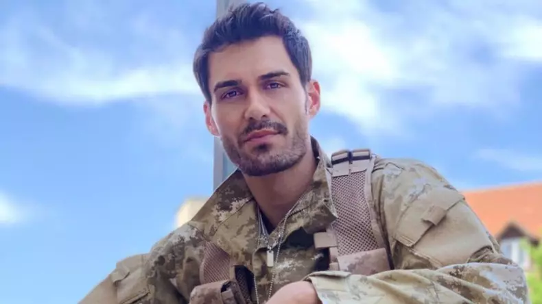 George-Burcea-sărut-pasional-cu-o-vedetă-de-la-PRO-TV.-Imaginile-incendiare-cu-fostul-soț-al-Andreei-Bălan-au-ajuns-pe-internet-1280x720