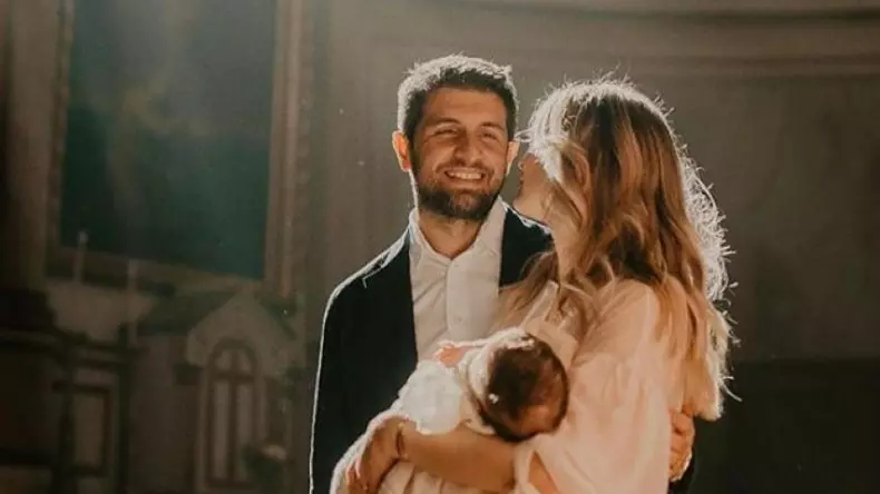 laura-cosoi-si-a-botezat-cea-de-a-doua-fetita-in-maramures-primele-fotografii-cu-micuta-vera-61180