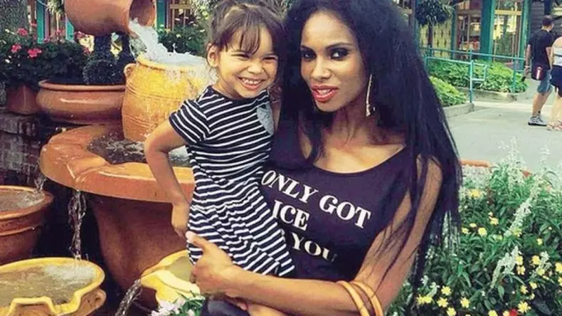 Laurette-rupe-tacerea.-Ce-face-fostul-ei-iubit-pentru-fiica-pe-care-o-au-impreuna-4-1024x576