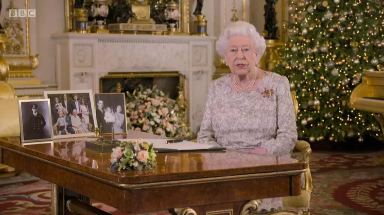 Regina-Elisabeta-cadouri-Craciun-7