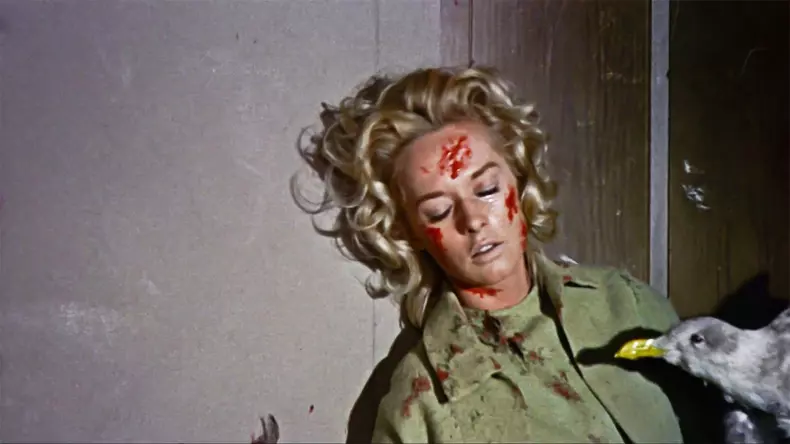 USA. Tippi Hedren in a scene from the ©Universal Pictures movie: The Birds (1963).PLOT: A wealthy San Francisco socialite pursues a potential boyfriend to a small Northern California town that slowly takes a turn for the bizarre when birds of all kinds s