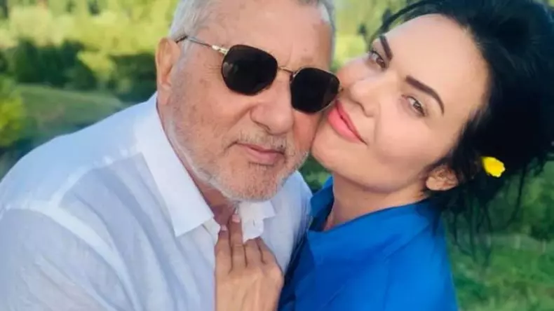 Masina-sotia-lui-Ilie-Nastase.-Ce-masina-conduce-acum-frumoasa-bruneta