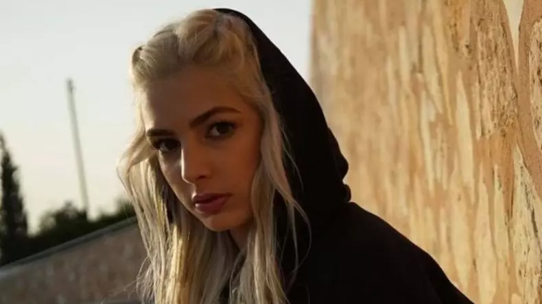 Semn-divin-primit-de-fiica-lui-Andrei-Gheorghe.-Ce-a-apărut-când-a-aruncat-cenușa-mamei-în-mare-0