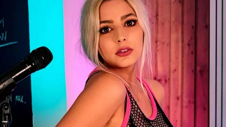 Semn-divin-primit-de-fiica-lui-Andrei-Gheorghe.-Ce-a-apărut-când-a-aruncat-cenușa-mamei-în-mare-4