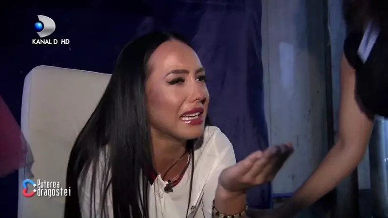 ella-de-la-puterea-dragostei-in-lacrimi-pentru-mama-sa-1024x576