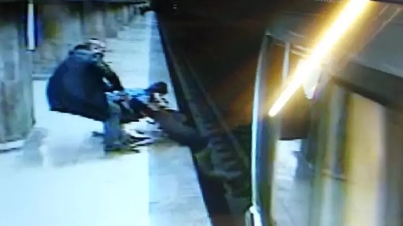 Momentul-in-care-Razvan-Lupu-a-salvat-o-pe-fata