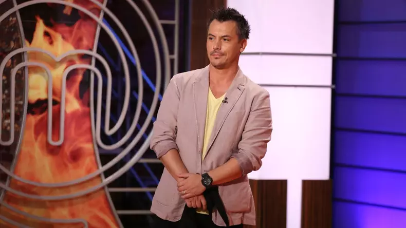 razvan-fodor-le-a-oferit-o-surpriza-de-proportii-concurentilor-masterchef-cine-a-pasit-in-bucatarie_size24